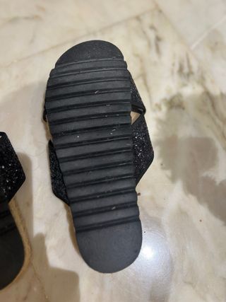 Sandalias planas esparto y purpurina negro