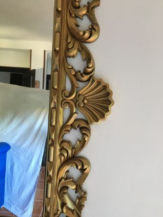 Espejo dorado antiguo