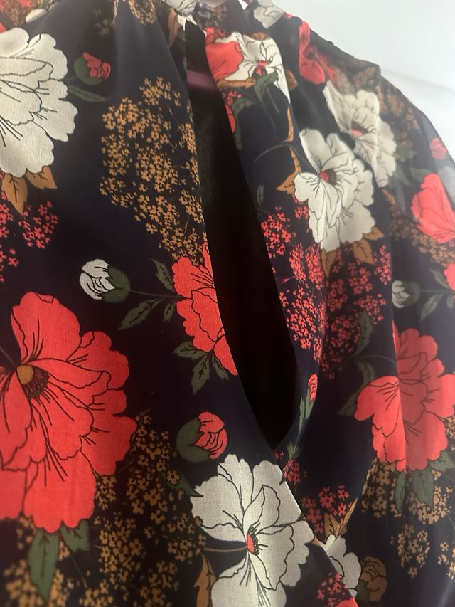 Vestido midi estampado. Zara