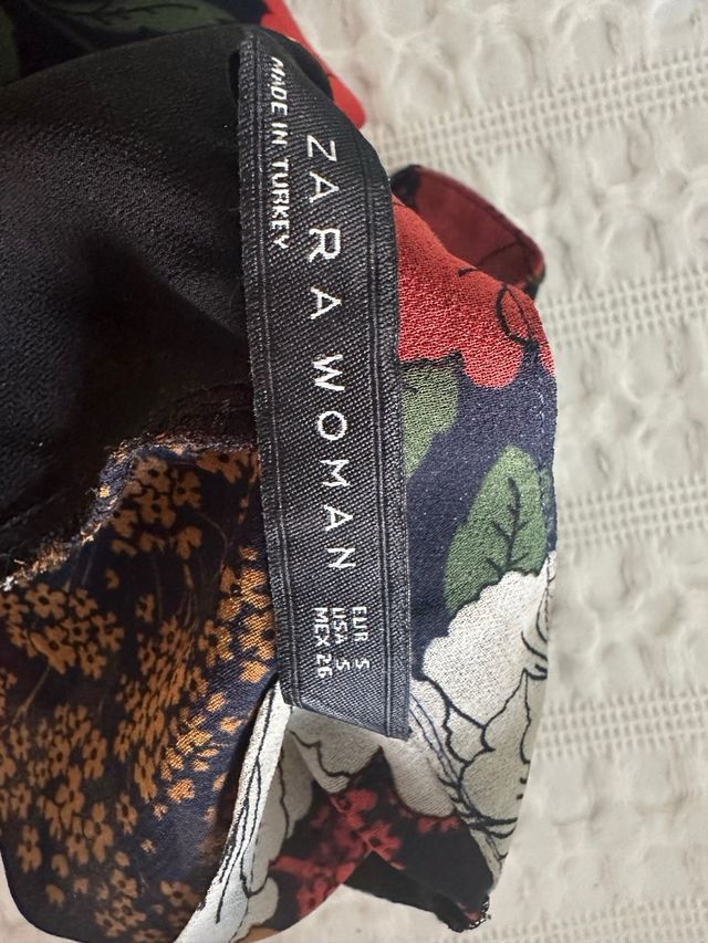 Vestido midi estampado. Zara