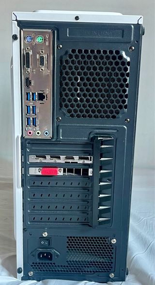 Torre de ordenador de sobremesa