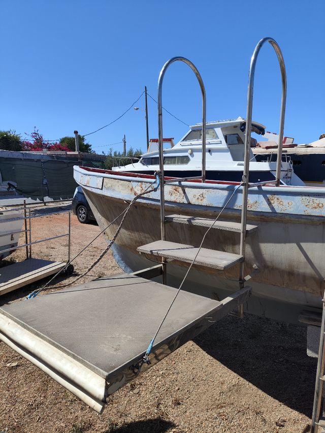 Escalera con plataforma plegable para barco