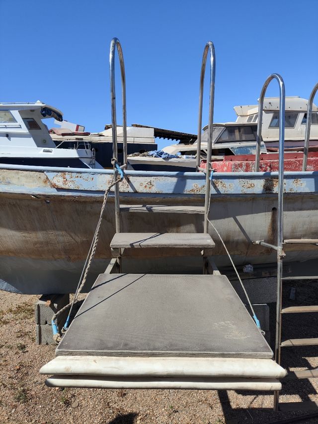 Escalera con plataforma plegable para barco