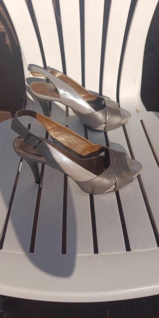 Sandalias piel en gris y plata plataforma interior