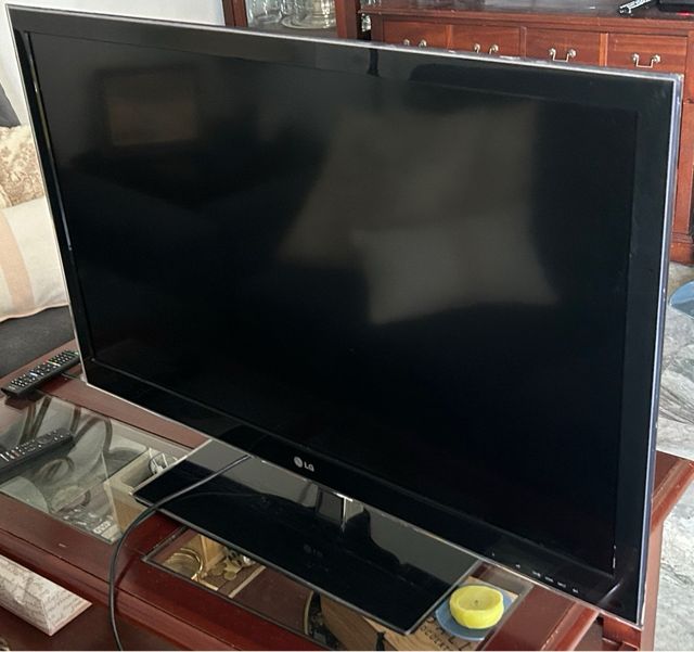 TV 42” LG estroeada