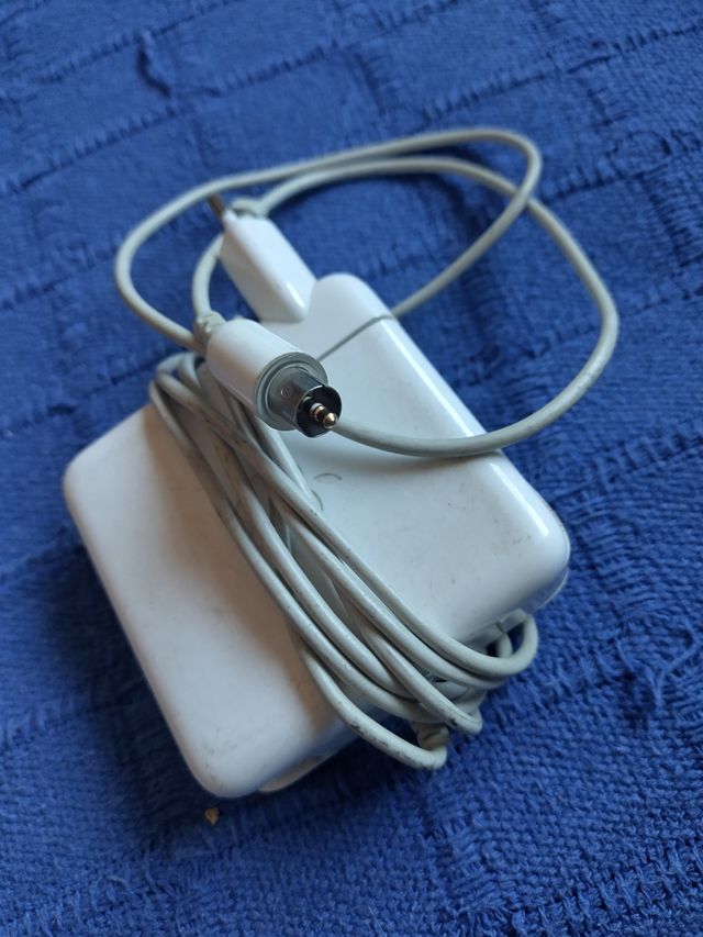 Cargador Apple Mac 65 W