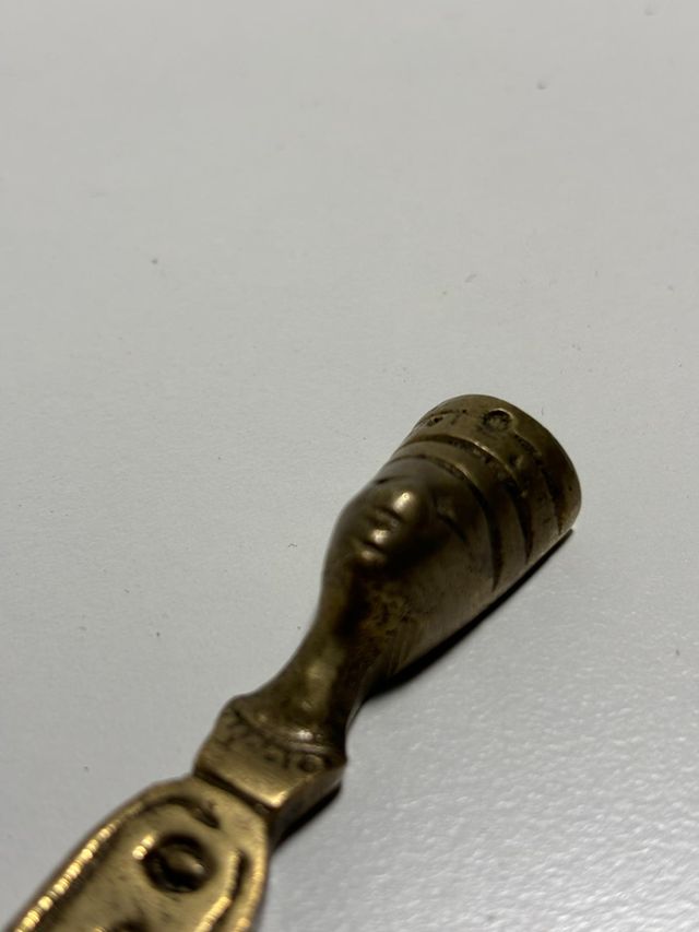 Apribottiglie nefertiti egizio