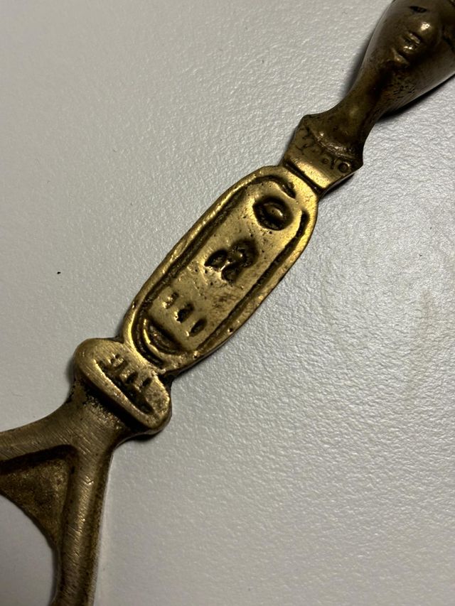 Apribottiglie nefertiti egizio