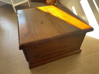 Mesa de salon baja estilo rustico.
