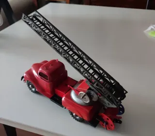 Camión bomberos GAMA a cuerda. Años 50/60