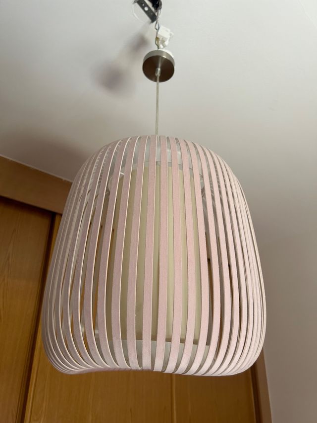 Lampara de techo rosa