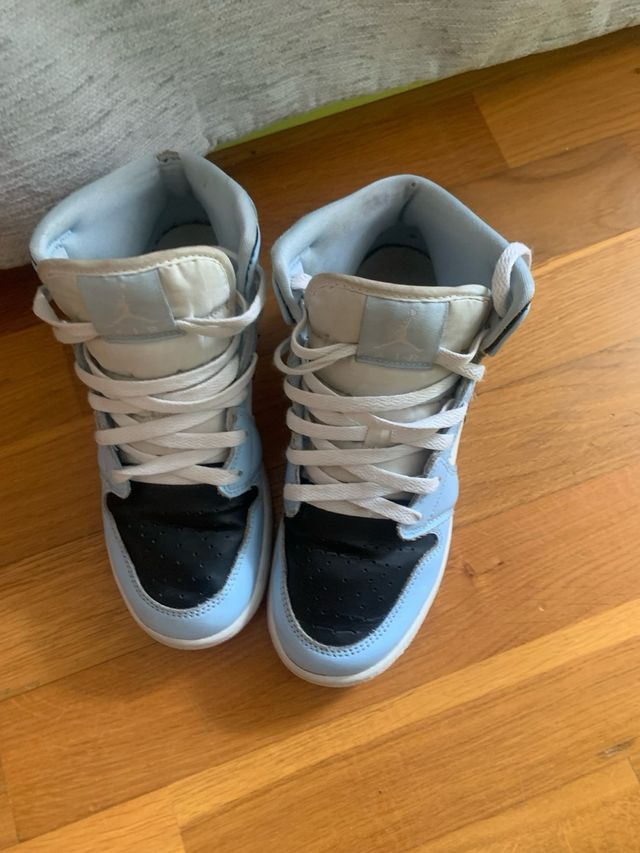 Jordan 1 mid ice blue