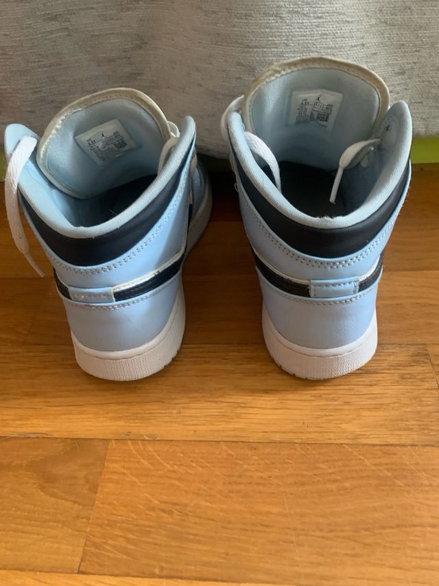 Jordan 1 mid ice blue