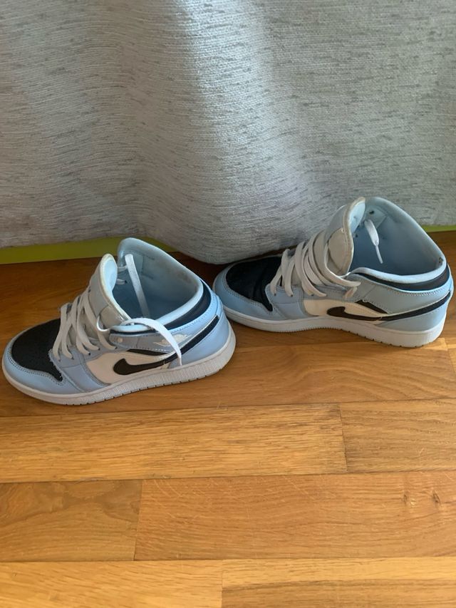 Jordan 1 mid ice blue