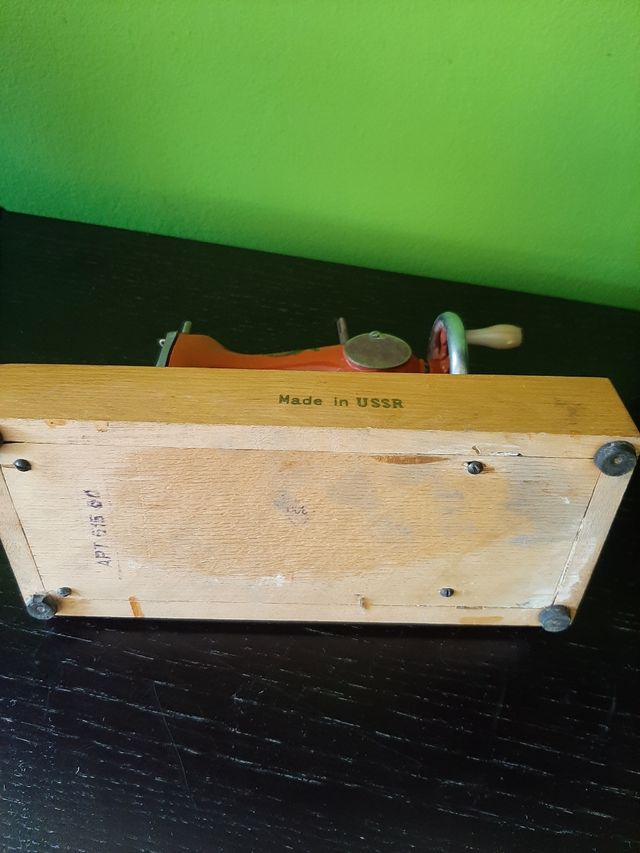 Macchina da cucire giocattolo vintage