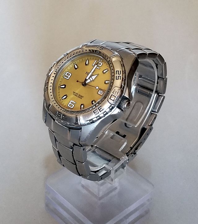 Festina. cuarzo, esfera amarillo.