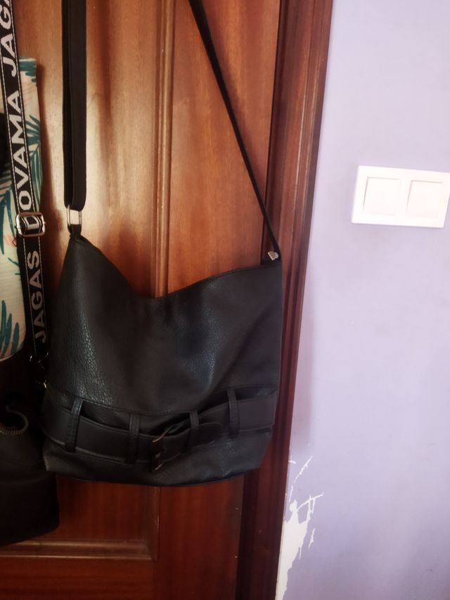 Bolso negro de hombro