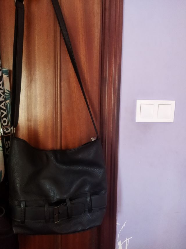 Bolso negro de hombro