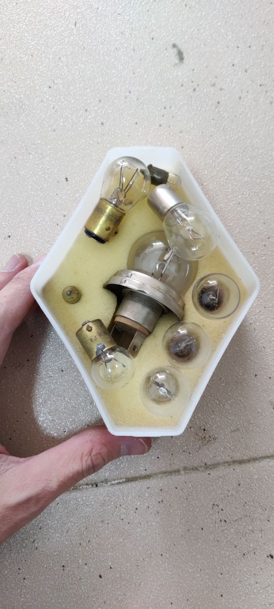 Caja y luces repuesto R6 y R12