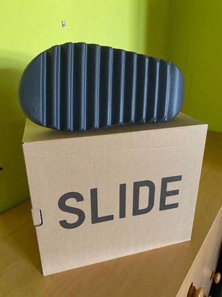 adidas yeezy slide 