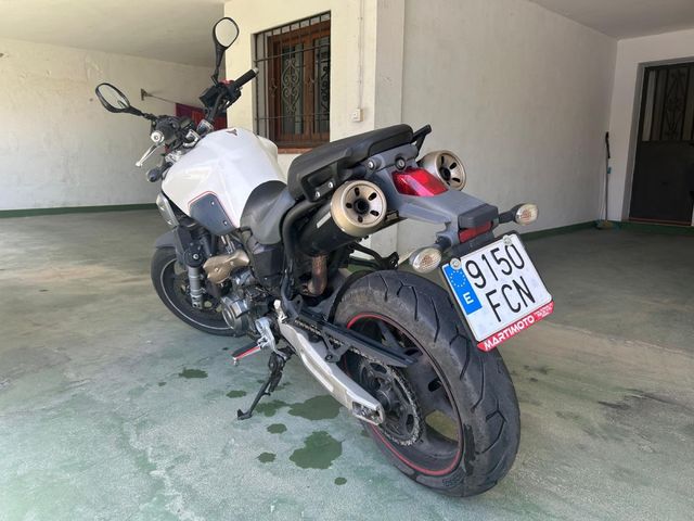 Moto de 650 cc Yamaha MT 03