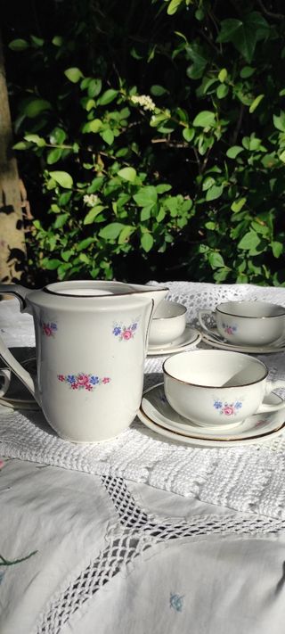 Juegos de té parecidos de porcelana