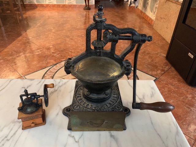 Macinino antico Peugeot primi 900 ghisa