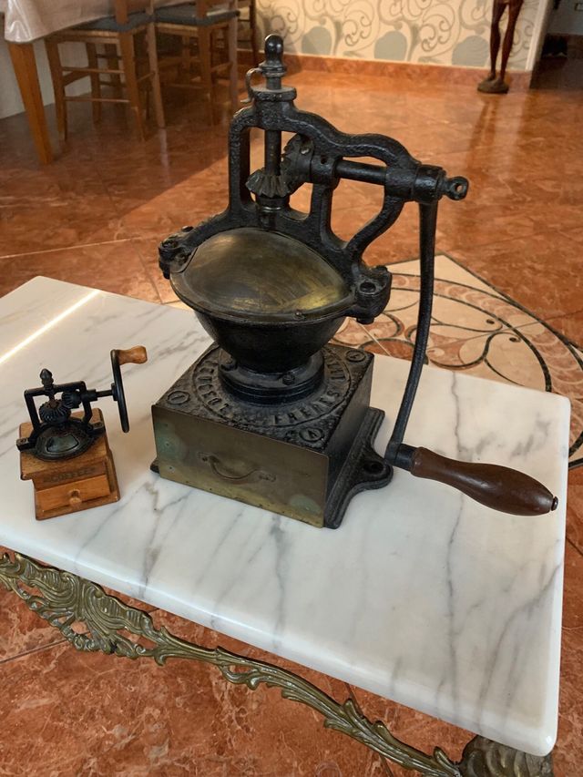 Macinino antico Peugeot primi 900 ghisa