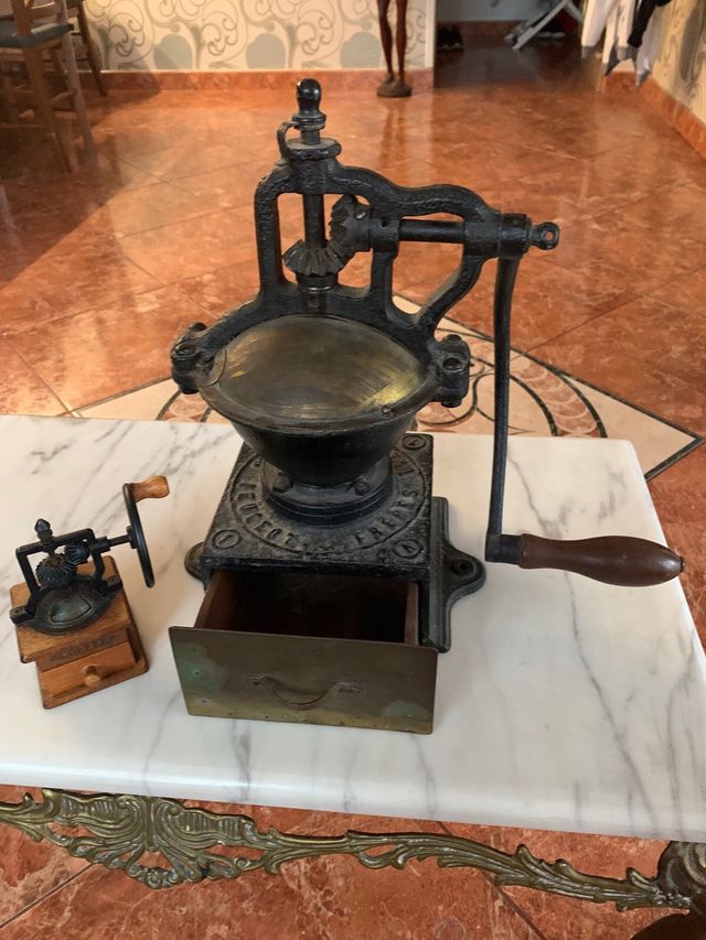 Macinino antico Peugeot primi 900 ghisa