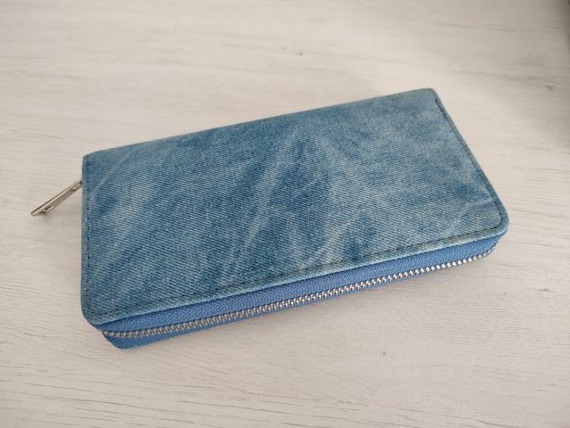 Cartera de tela vaquera con cremallera