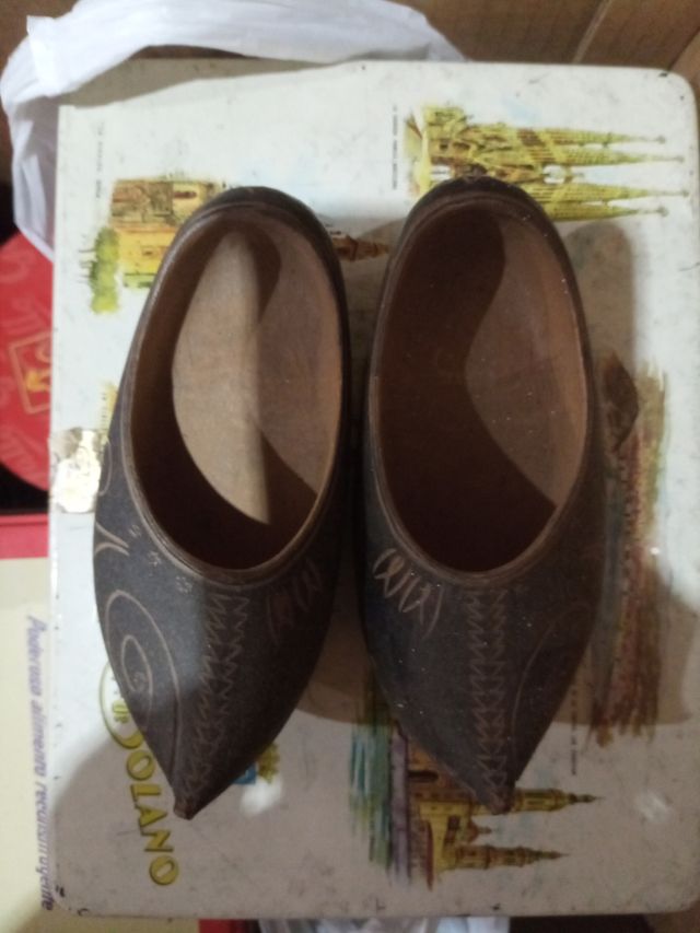 Madreñas zuecas de madera decorativas an