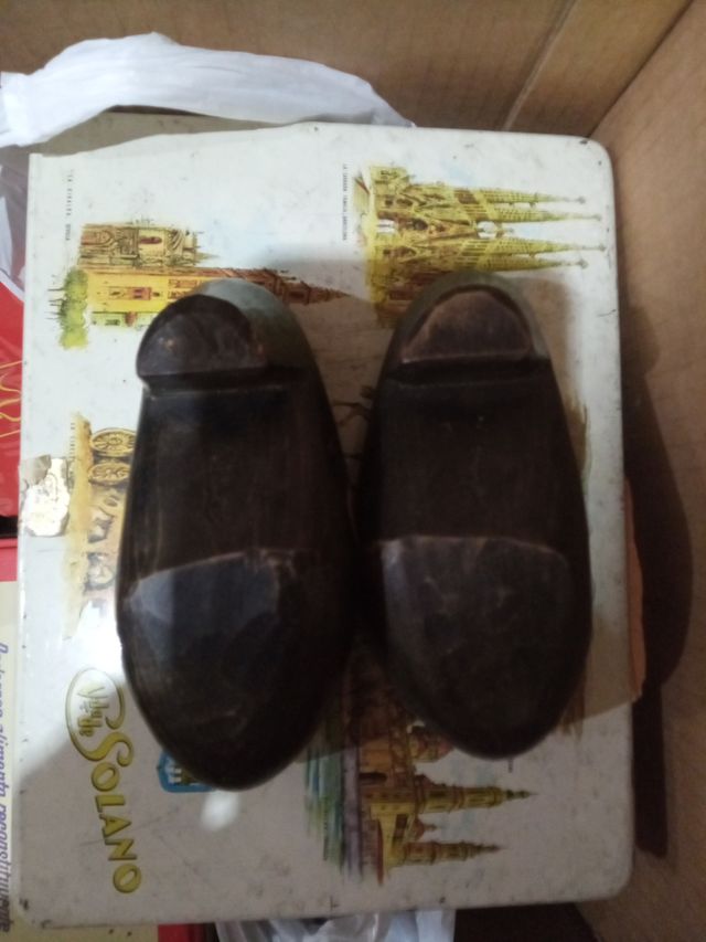 Madreñas zuecas de madera decorativas an