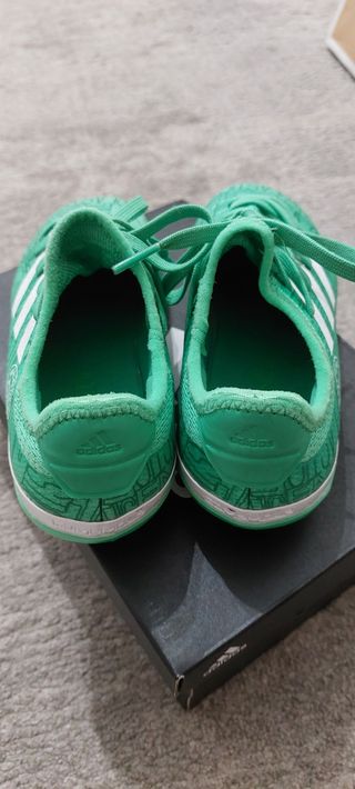 Botas de fútbol Adidas talla 32