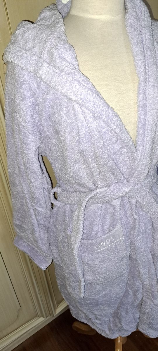 Coveri. Accappatoio lilla. 