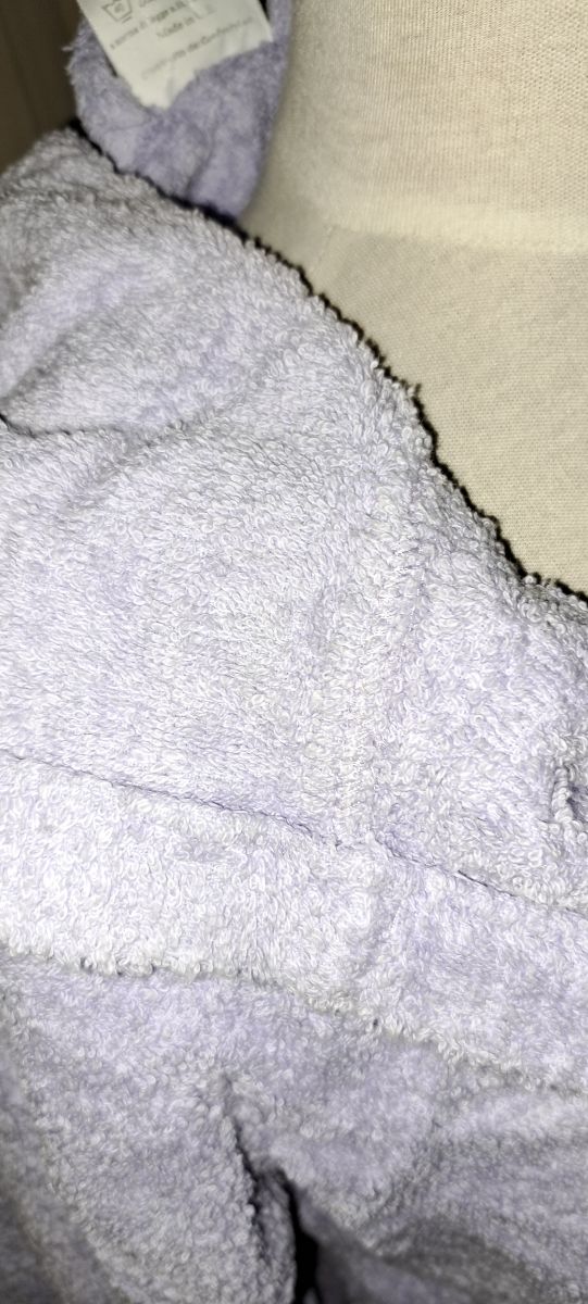 Coveri. Accappatoio lilla. 