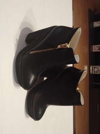 Botines talla 38, marca Buffalo, nuevos 
