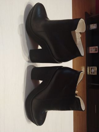 Botines talla 38, marca Buffalo, nuevos 