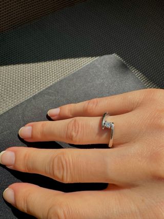 Anillo de compromiso oro blanco y diamante Luzz