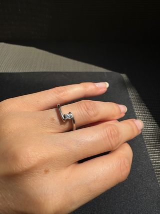 Anillo de compromiso oro blanco y diamante Luzz