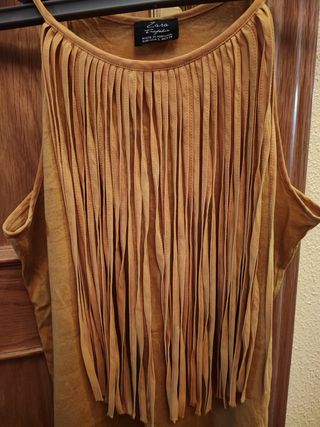 Camiseta flecos mostaza
