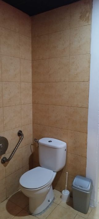 Vendó local con licencia de bar