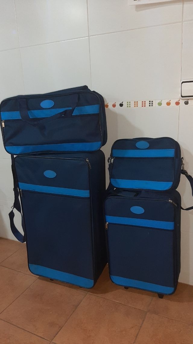 JUEGO DE MALETAS Y BOLSOS