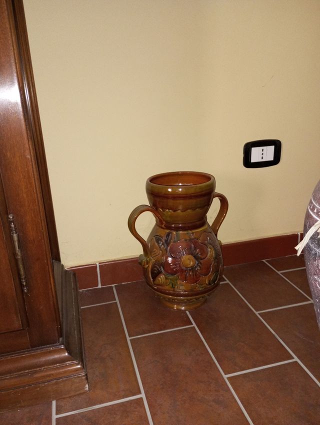 Brocca in terracotta