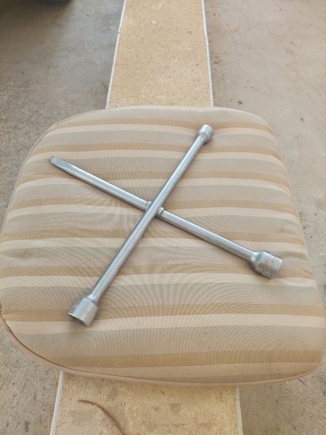 Llave de rueda.