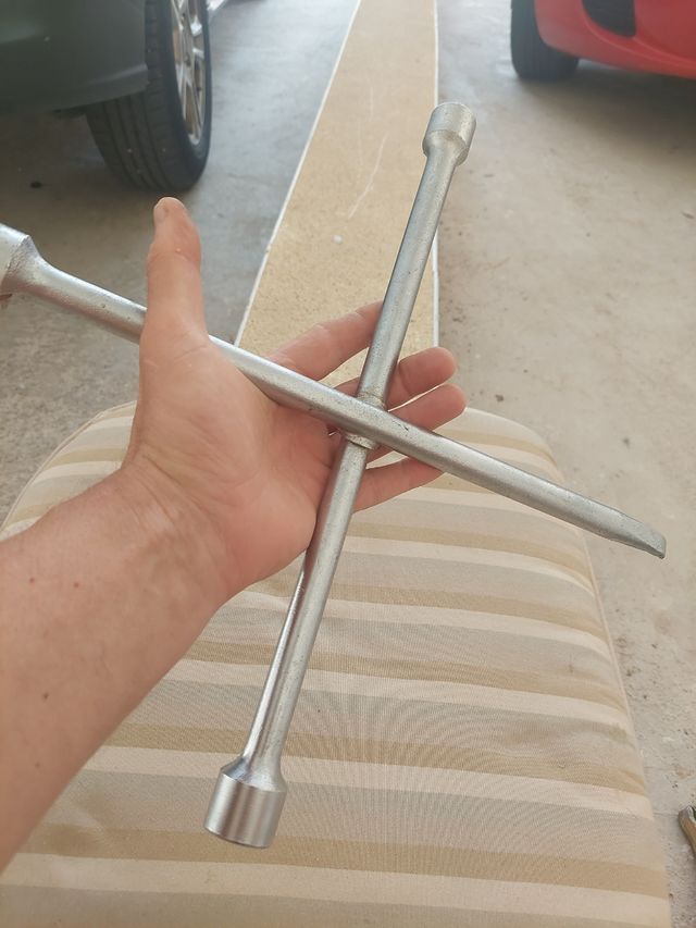 Llave de rueda.
