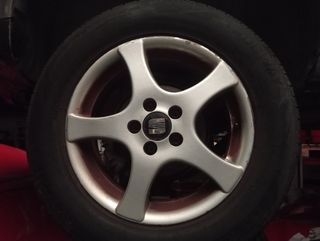 Seat leon en 15 llantas con neumáticos
