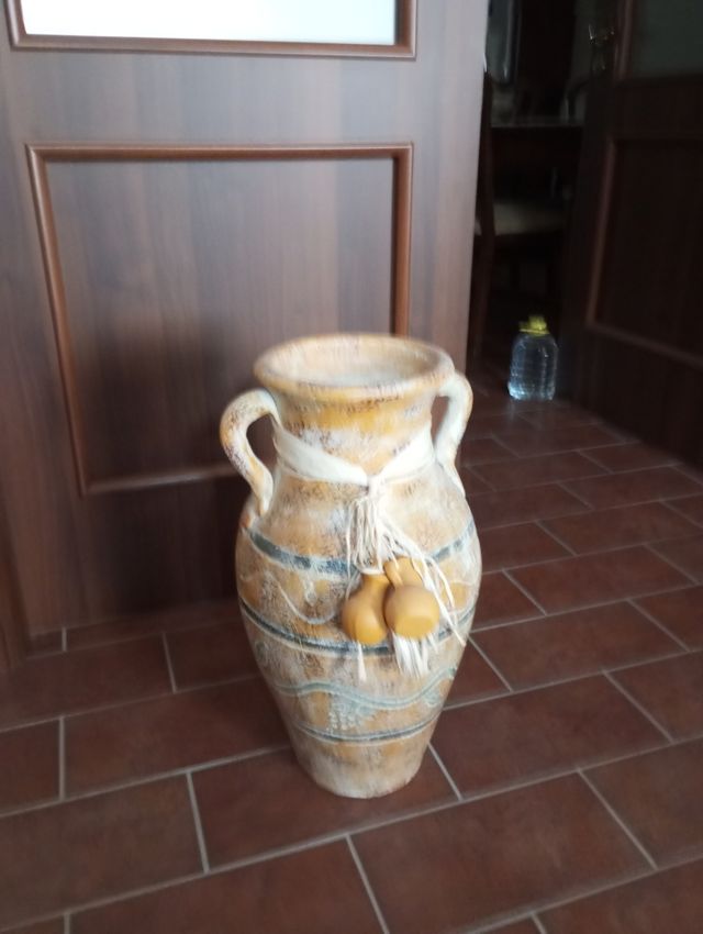 Brocca in terracotta