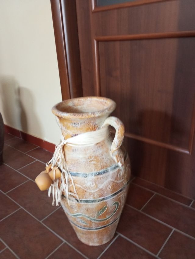 Brocca in terracotta