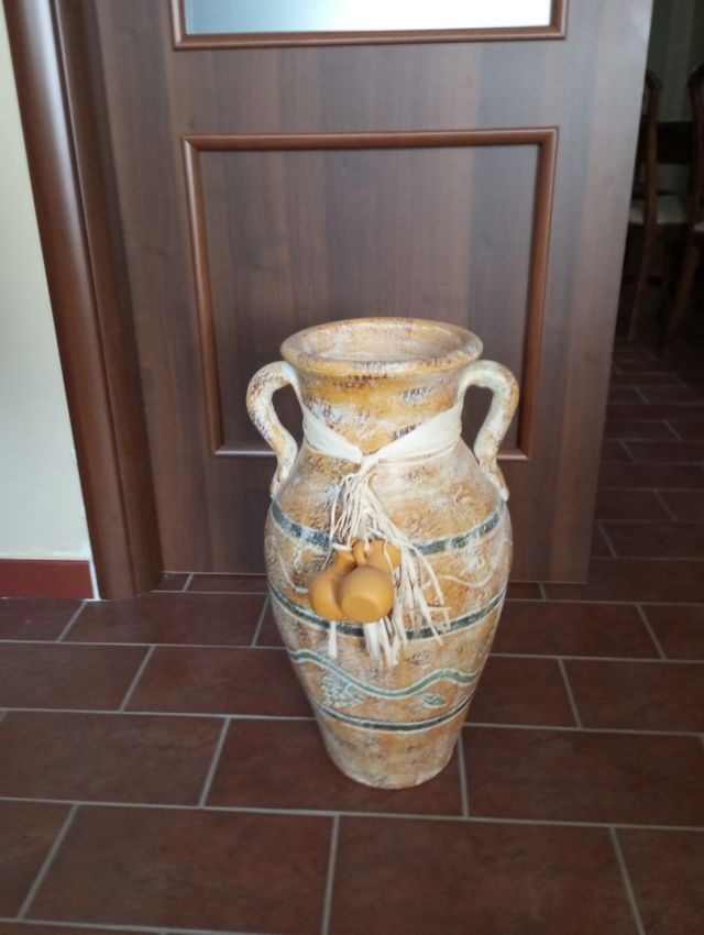 Brocca in terracotta