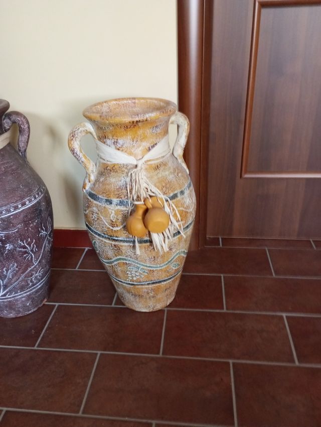 Brocca in terracotta